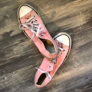 Converse pink